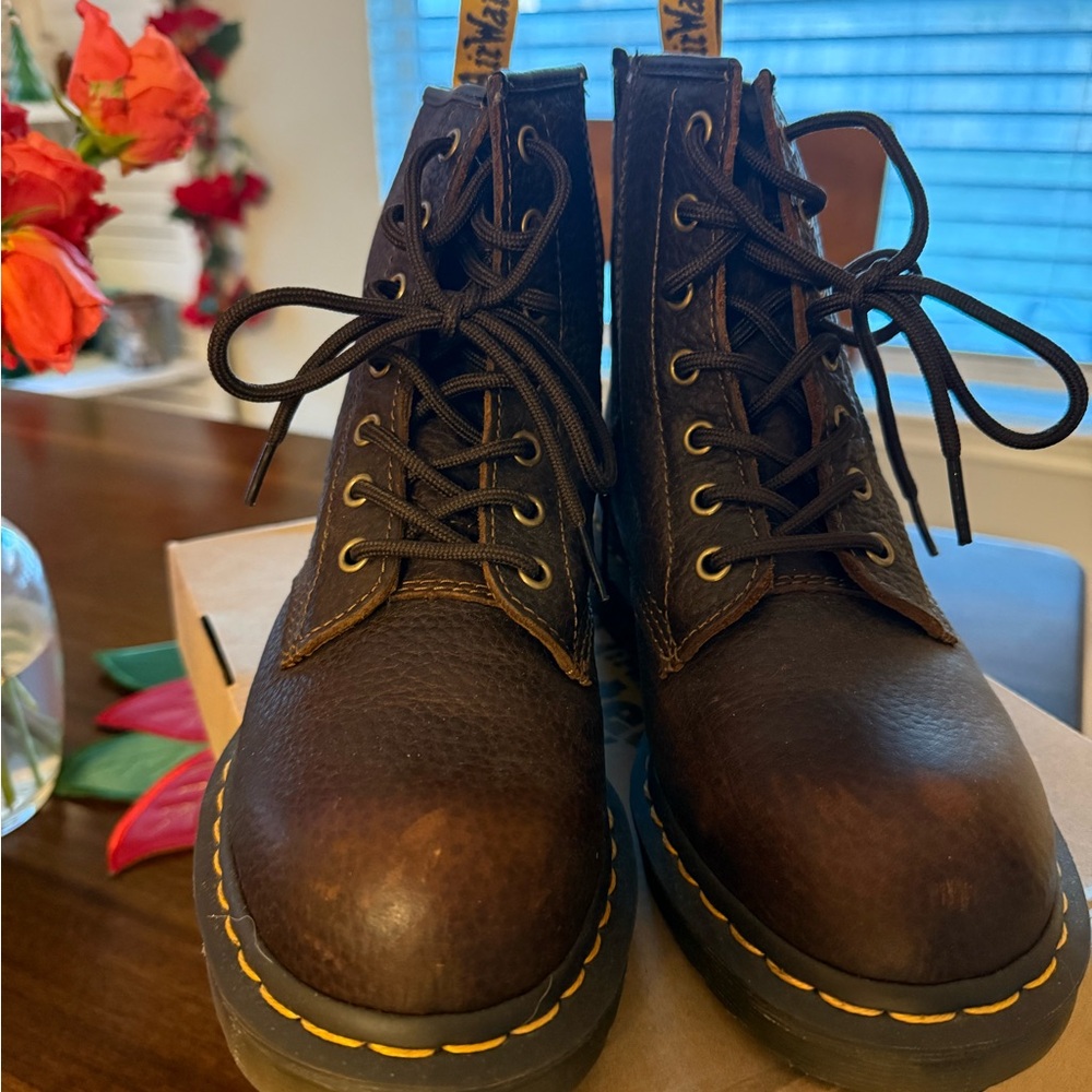 Dr Martens maple zip in teak. Zipper on inside as well as lace up front.